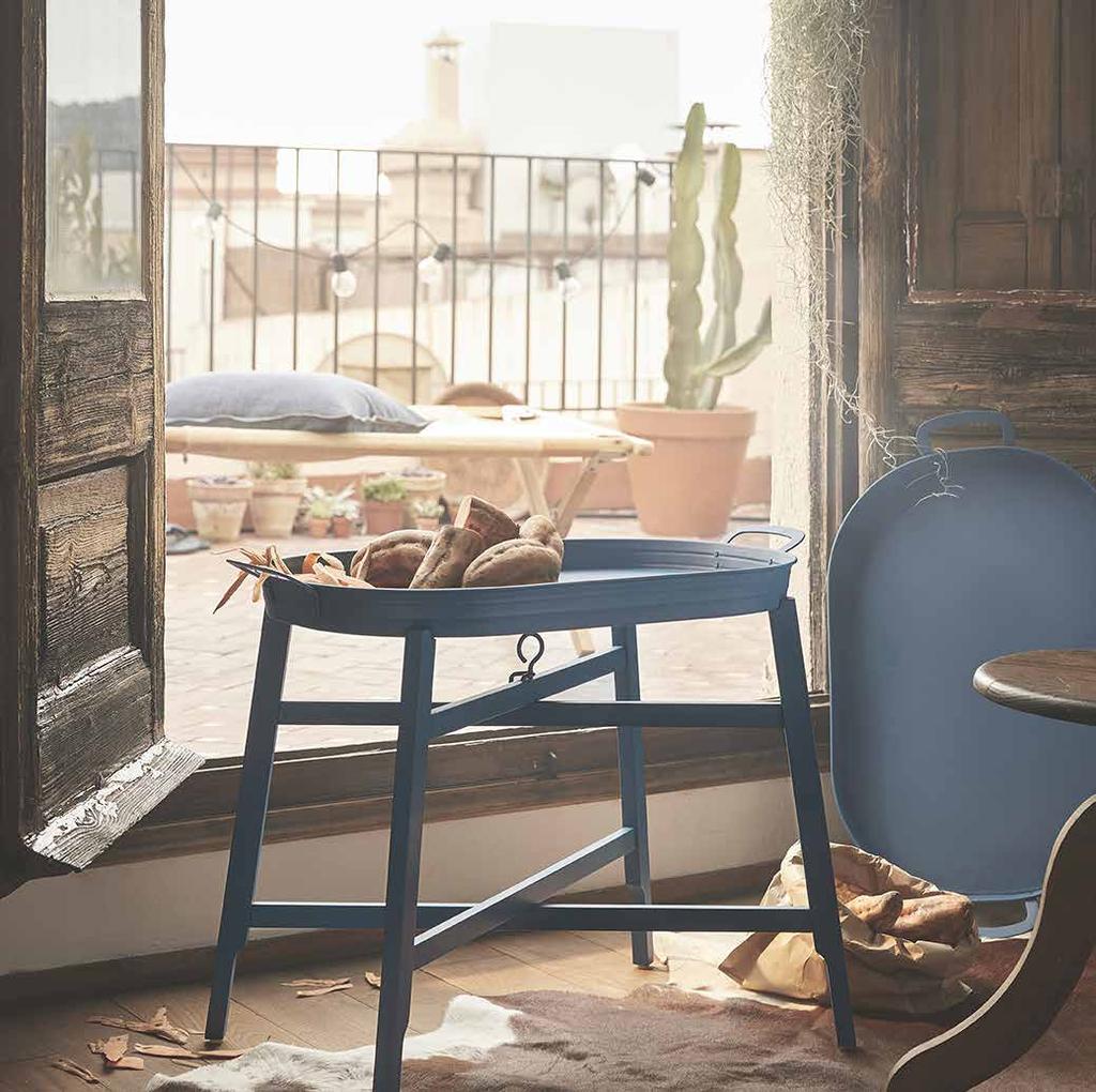 MATERIAŁY PRASOWE IKEA / MARZEC 2018 / 7 PH149409 STOLIK Z TACĄ FRIDAFORS Z myślą o nieustannie zmieniających się potrzebach domowych stworzyliśmy stolik z tacą FRIDAFORS.