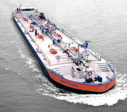 Oleje dla przemysłu morskiego W ofercie firmy Gulf istnieje szereg środków smarnych dla silników okrętowych i innych aplikacji morskich.