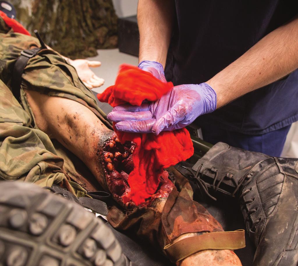Działania medyczne w sytuacji aktów terroru Obejmuje problematykę współczesnych zagrożeń terrorystycznych, zasadach planowania działań medycznych, typowych obrażeniach i odmienności działania w