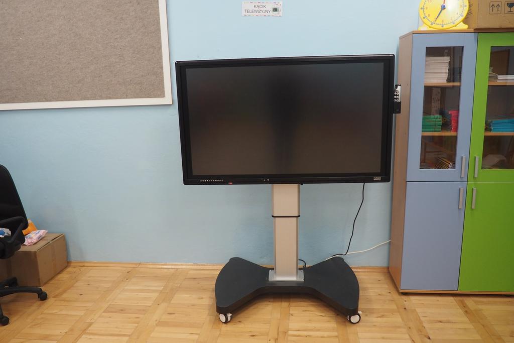 monitor interaktywny z wbudowanym komputerem, -