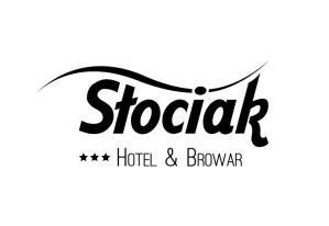 małych butelkach: cola, fanta, sprite, woda Kawa podana w dzbankach, ciasta na paterach (sernik,