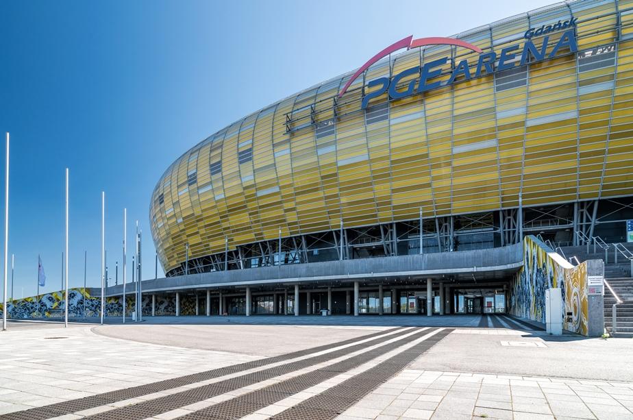 KANAŁY INSTALACYJNE na Stadionie Energa w Gdańsku Jednym z głównych założeń powstałego w Gdańsku stadionu było zapewnienie maksymalnego bezpieczeństwa dla sportowców i widzów oraz wykorzystanie