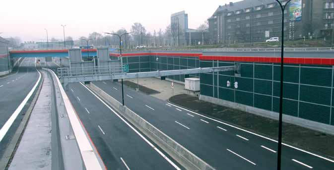 KOMPENDIUM WIEDZY Fot. 10. Ściany oporowe dojazdu do tunelu wykonane w technologii ścian szczelinowych konstrukcji, które w całym okresie eksploatacji obiektu będzie bezpiecznie przenosić obciążenia.