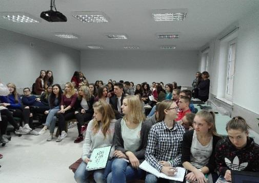 W ramach zwiększenia wiedzy w zakresie profilaktyki i terapii uzależnień od substancji psychoaktywnych podczas