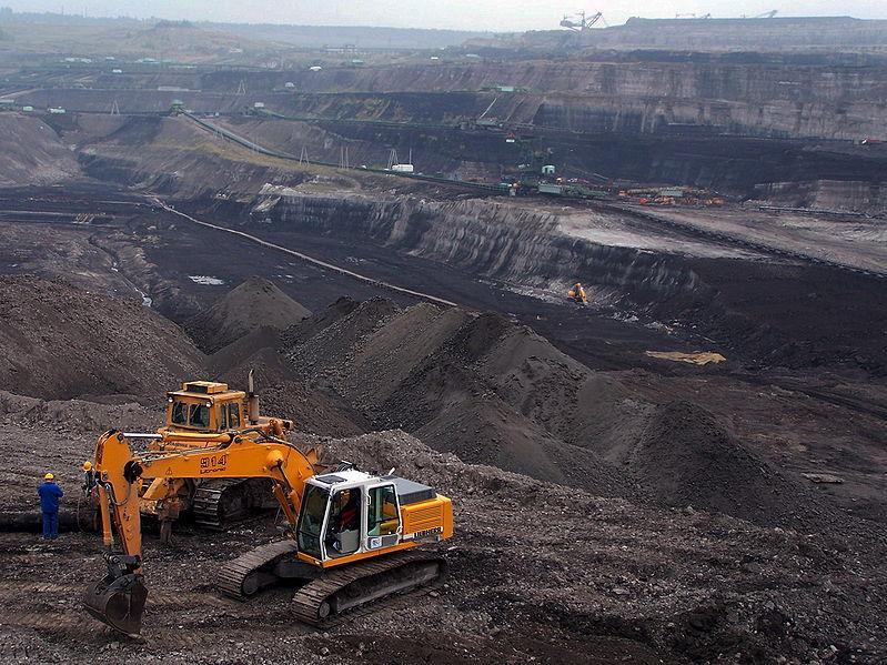 Wypełnia ono misę dawnego zbiornika o długości 25 km i
