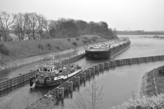 Inland waterway transport on the Vistula River Wprowadzenie systemu RIS ma na celu zintegrowanie i wykorzystanie informacji płynących ze wszystkich czujników i urządzeń instalowanych na jednostce