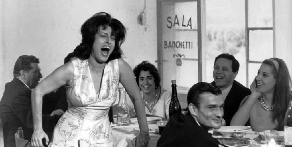 Klub Seniora Ciao Italia! Cinema 35 Mamma Roma czwartek giovedì 26.04 godz. ore 11.00 Kino Iluzjon ul. Narbutta 50A, Warszawa Reżyseria Pier Paolo Pasolini (1962).