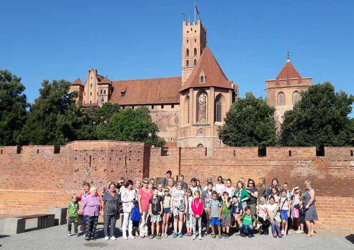 5 WAKACYJNA PARAFIALNA WYCIECZKA DO MALBORKA Środa, 22 sierpnia 2018 roku wita nas pięknym, chociaż chłodnym porankiem.