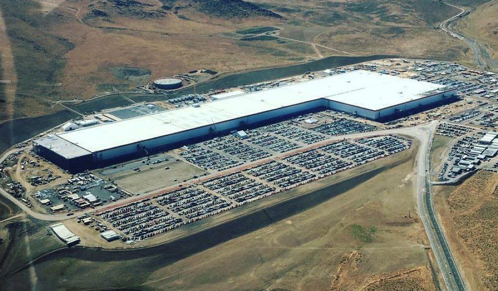 Gigafactory Tesli w Nevadzie Ponad 400 000 zamówień wstępnych dla modelu 3