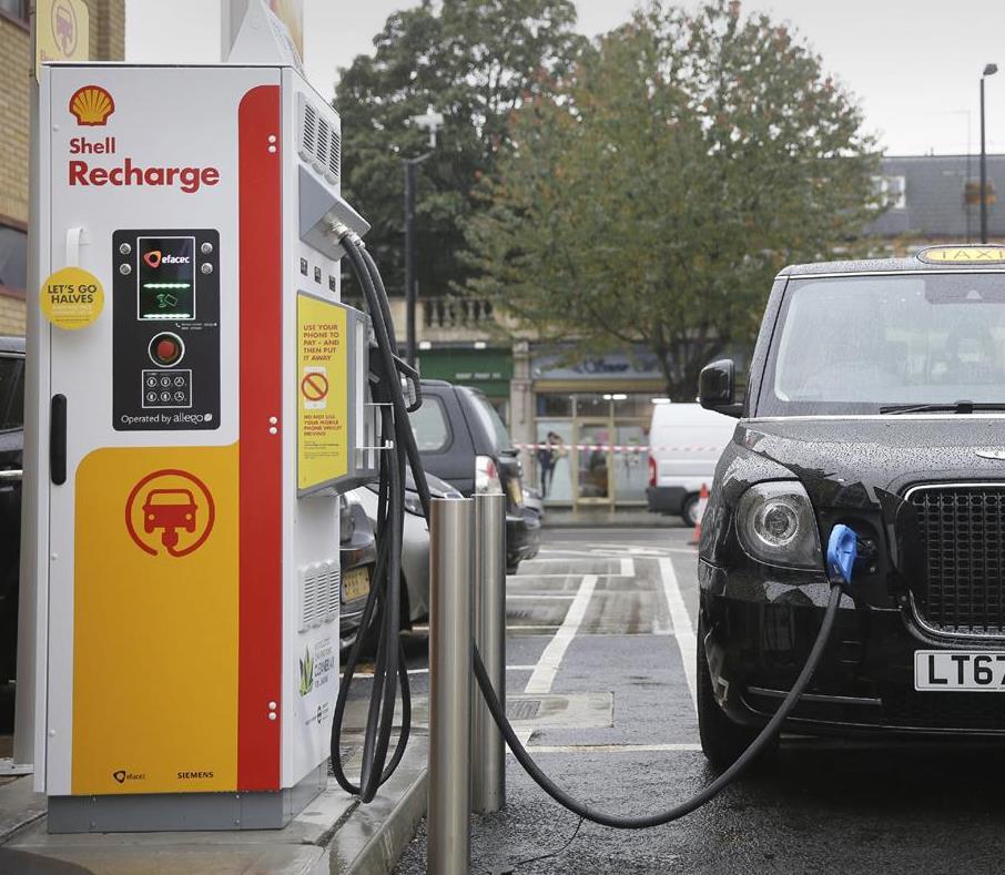 Liczba punktów do ładowania EV w Europie potroiła się w latach 2014-17 i osiągnęła blisko 120 tys.