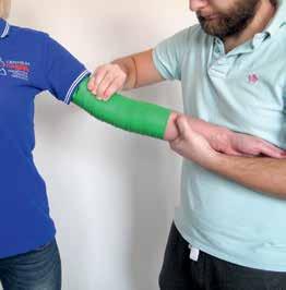 Trning raminia pozycja końcowa Powyższ przykłady stanowią jdyni propozycję dotyczącą zastosowania taśm Vitality Flossing.