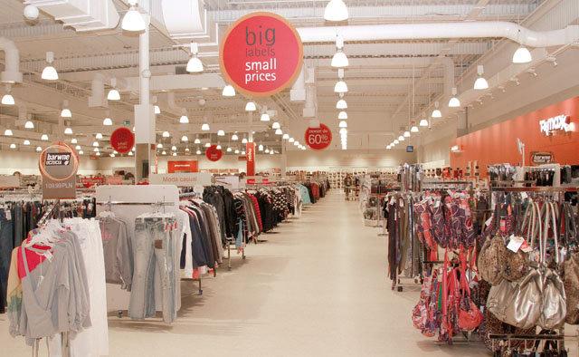 REFERENCJE OBIEKTY HANDLOWE TKMAXX Obiekty Klient Powierzchnia użytkowa Usługi 18 SKLEPÓW TJX EUROPE ok.
