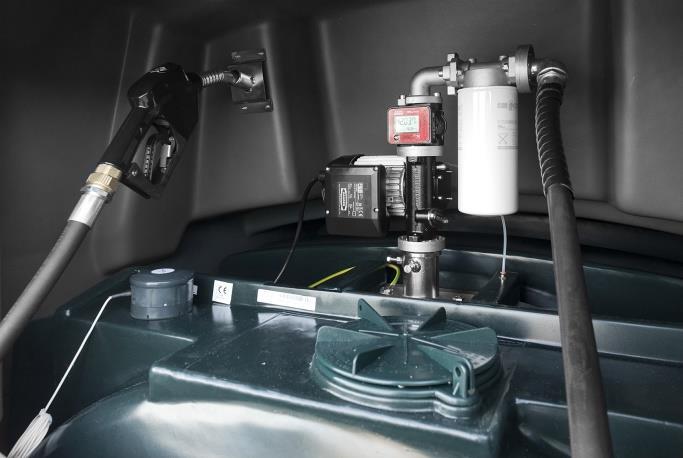 FuelMaster instrukcja obsługi i bezpieczeństwa. Widok urządzenia po otwarciu dystrybutora w urządzeniach o pojemności 1200 i 2500 l z przepływomierzem cyfrowym. 1 8 10 3 11 2 6 5 4 12 7 9 Legenda: 1.