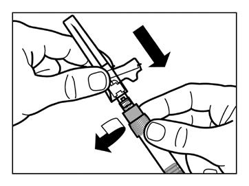 Krok 6 Odwrócić strzykawkę z fiolką dnem do góry i powoli odciągając tłok pobrać całą zawartość fiolki do strzykawki. Odkręcić strzykawkę od łącznika fiolki.