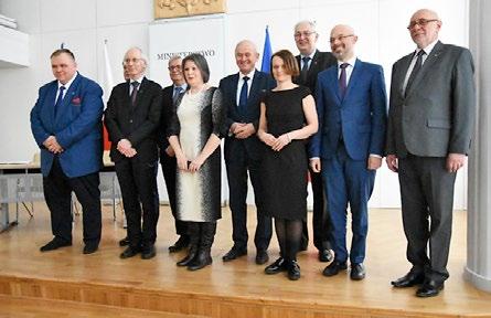 Linia półtechniczna do produkcji ogniw 18650 typu Li-ion i Na-ion, Centrum Energetyki AGH miczna i dobre właściwości przewodzenia ciepła, a także odpowiednia elastyczność warstwy węglowej,