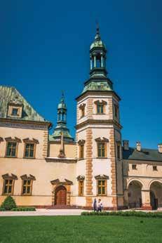 uatrakcyjni udział w licznych imprezach kulturalnych. Warto tak zaplanować odwiedziny, aby uczestniczyć w organizowanych w okolicy wydarzeniach.