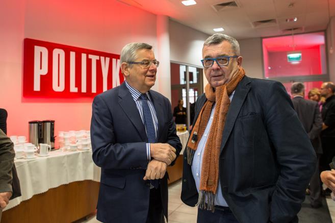 zawodowych życiorysach.