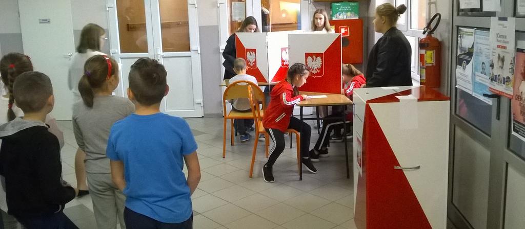 i karty do głosowania, można było wybierać swoich kandydatów przy