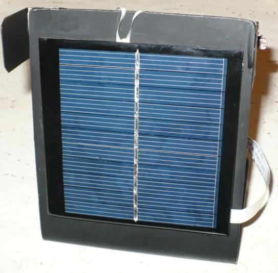 BOGUTA Artur Zastosowanie trakerów solarnych w mikroelektrowniach fotowoltaicznych WSTĘP Zwiększające się zapotrzebowanie na energie elektryczną wymusza badania nad jej pozyskiwaniem z
