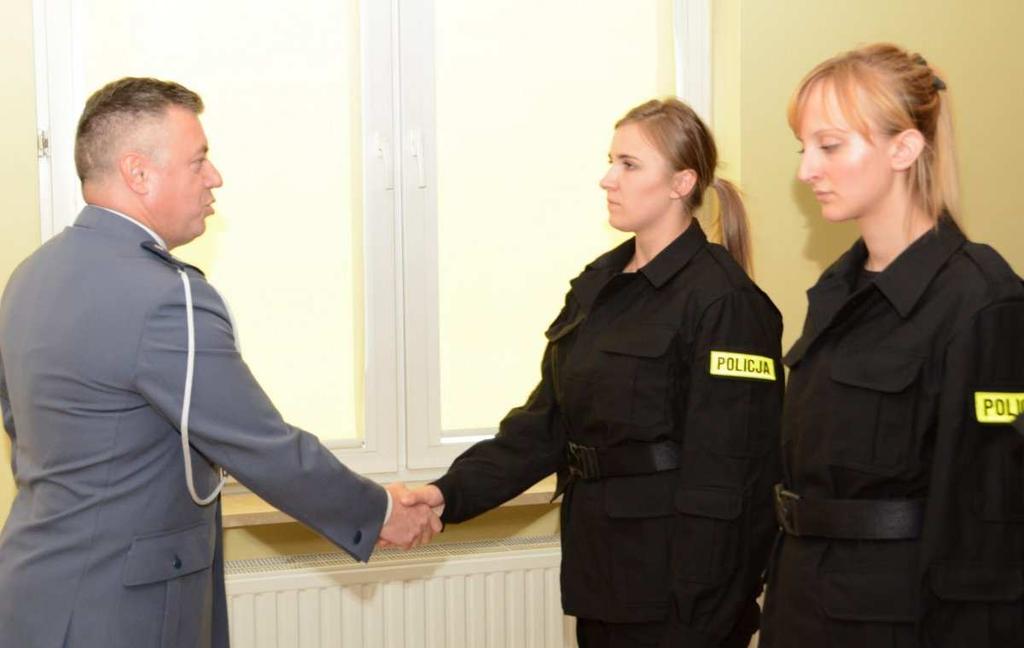 STRONA 4 KOMUNIKATOR MGP Witamy w naszych szeregach! W Sali Konferencyjnej Komendy Wojewódzkiej Policji zs.