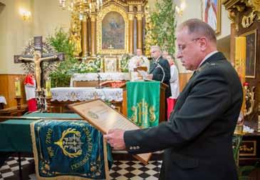 Podczas części oficjalnej v-ce prezes Naczelnej Rady Łowieckiej Roman Dziedzic dokonał aktu uhonorowania sztandaru koła Złomem, jak również wręczył odznaczenia przyznane myśliwym z koła przez