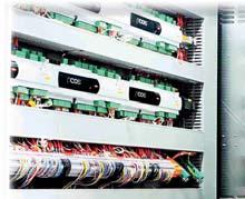 Opis regulacji Zespół elektryczny: Płyta elektryczna, zgodna z normami: NF EN C 15-100 i NF EN 60204-01 zawiera: ü Sterownik ETT z wyświetlaczem. ü Wyłącznik zewnętrzny blokowanym uchwytem.