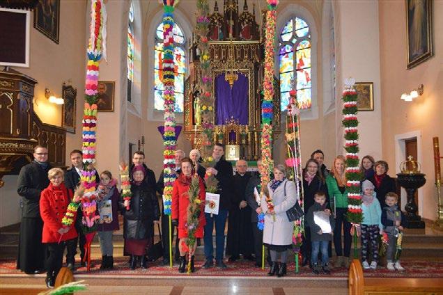 Palmy w Wadowicach. 25 marca, Niedziela Palmowa, parafia p.w. Św. Anny w Wadowicach Górnych. Obok zasadniczego, sakralnego charakteru palm, na drugim planie znalazł się wątek świecki.