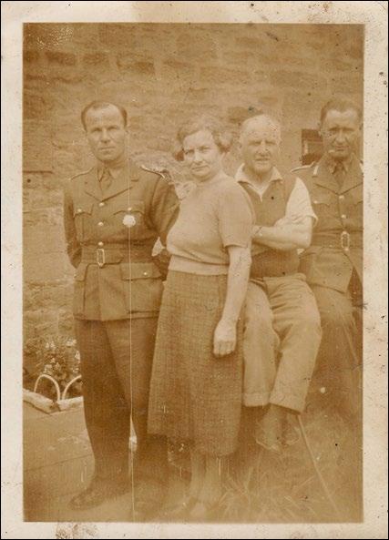Po przekroczeniu granicy rosyjsko-perskiej wraz z oddziałem przeszedł pod dowództwo brytyjskie na Środkowym Wschodzie dnia 15 sierpnia 1942 r.