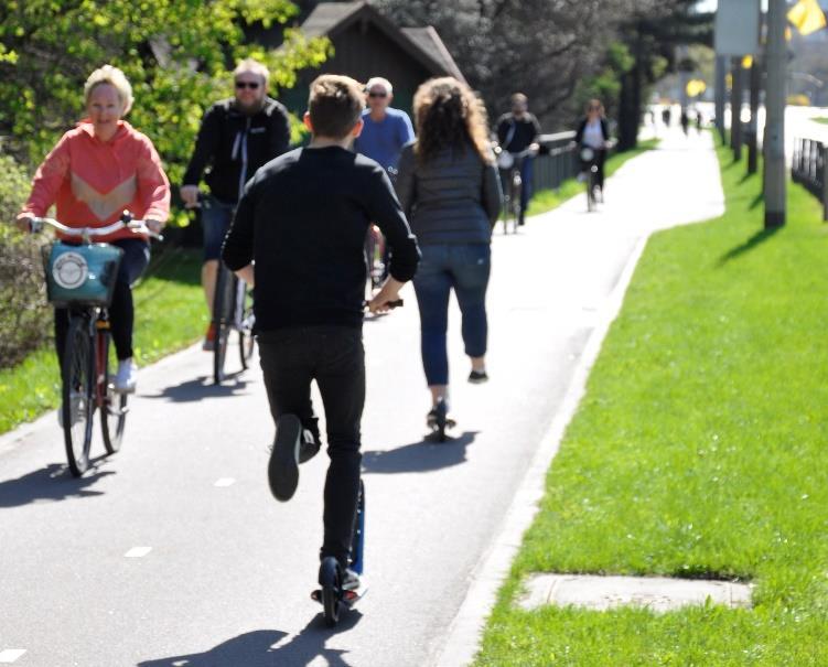 choroby cywilizacyjne, kongestia, zanieczyszczenie powietrza, hałas, rozpad przestrzenny miast Dzisiaj: Powrót do miast pieszych i rowerowych Rosnące
