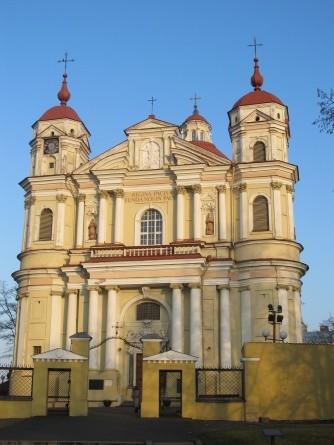 Kościół św. Piotra i Pawła Wybudowany został on z inicjatywy hetmana polnego litewskiego Michała Kazimierza Paca.