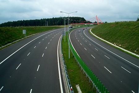 Podział dróg ze względu na kierunek ruchu: Drogi dwukierunkowe to drogi, które