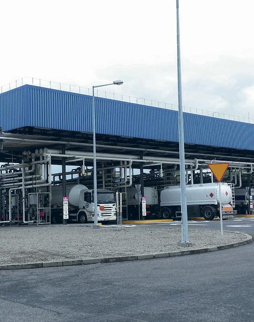Przemysł i Handel Naftowy Raport roczny 2017 41 syntetycznych dla pojazdów osobowych w skali całego rynku z 5,5% w 2007 do 16,29 % w 2017 roku - co oznacza, że grupa ta pozostaje największą na rynku,