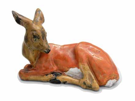 226 Figurka leżącej sarny Kadyny, l. 1930 1944 glina, barwne szkliwa zaciekowe; sygn.: A. Steiner (Arthur Steiner), na spodzie znak wytwórni; wys. 11,7 cm, dł.
