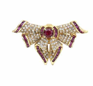 2,50 ct, 36 diamentów 8/8 w starym szlifie ok. 1,00 ct, VS-SI/G-J; dł. 1,8 cm cena wywoławcza: 8 800 zł 299 Kolczyki złoto pr.