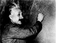 Informatyka 011/1 Einstein podał równania, które wiążą