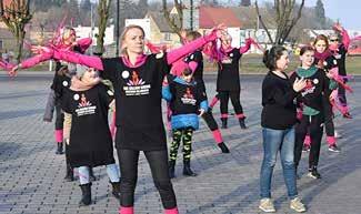 Według scenariusza imprezy każdy poeta zapalał swoją świecę, czytał wiersz, a następnie utwory przybyłych twórców interpretowali mieszkańcy Dobrej (i Nowogardu).