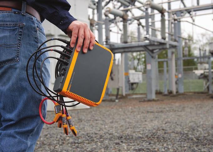 usuwania awarii, mierzenia zużycia energii i analizy systemów dystrybucji zasilania. Przyrządy Fluke serii 1740 są w pełni zgodne z międzynarodowymi standardami jakości zasilania, np. IEC 61000-4-30.