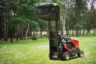 podłokietnikami pozwala na komfortową pracę Cedrus GOLIAT 4X4 3 układy tnące o szer.