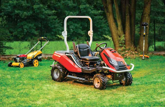 i podłokietnikami Duży zbiornik paliwa pozwala na długą pracę bez konieczności tankowania Silnik (producent, typ): Pojemność (cm 3 ): Rodzaj paliwa: Liczba cylindrów: Skrzynia biegów: Załączanie