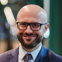 Wyróżnia go połączenie podejścia konsultingowego, z bogatym praktycznym doświadczeniem zdobytym jako lider projektów wewnątrz wielu organizacji.
