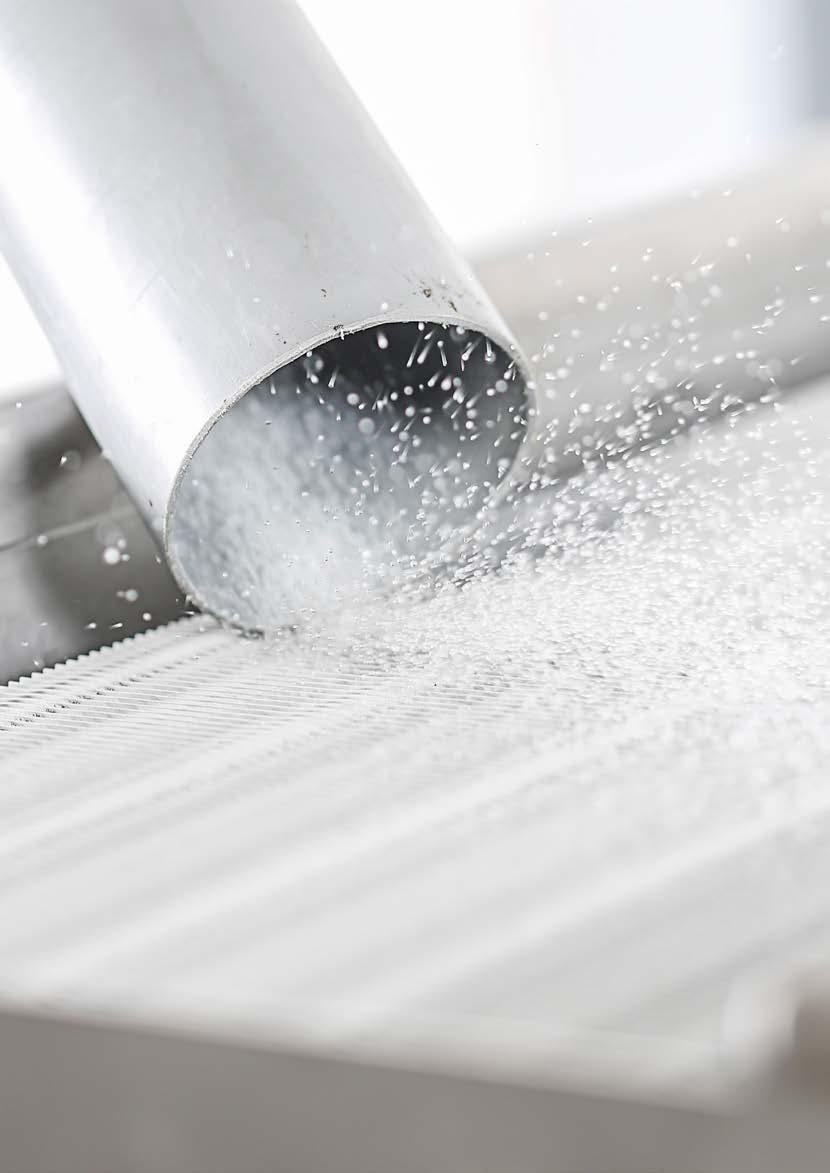 Spis treści 04/2018 01 Przegląd 02 ecoo 05 Innowacje w chłodzeniu 07 08 Przegląd Dane techniczne 03 HybridChiller 04 Re-cooler 11 Przegląd 15