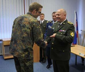 Dvadsať dôstojníkov z ôsmich NATO a PfP krajín (Azerbajdžan, Česká republika, Gruzínsko, bývalá Juhoslovanská republika Macedónsko, Nemecko, Kazachstan, Ukrajina a Slovenská republika) absolvovali