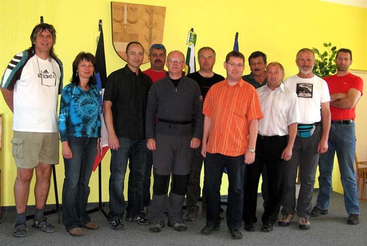 2 ZUBERSKÉ NOVINY 4/2011 Uznesenie č. 04/2011 zo zasadnutia obecného zastupiteľstva 29. 7. 2011 Obecné zastupiteľstvo v Zuberci A. Berie na vedomie 1.