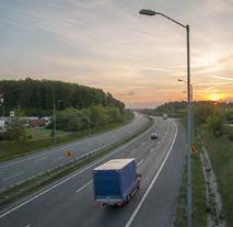 kolejowe. W pobliżu znajduje się węzeł z autostradą A1, a tylko pół godziny drogi dzieli Rudę Śląską od międzynarodowego lotniska Katowice Airport w Pyrzowicach.