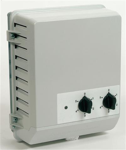 transformatorowe 2 RTRDU 2 Regulator transf. 5-stop., dwunastawowy 3x400V, (TK) 5945 2956 4 RTRDU 4 Regulator transf. 5-stop., dwunastawowy 3x400V, (TK) 5946 3126 7 RTRDU 7 Regulator transf.