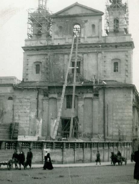 , zreorganizowano sieć parafii i powołano do życia szereg instytucji przykościelnych: placówki charytatywne, szkoły. W 1918 r.
