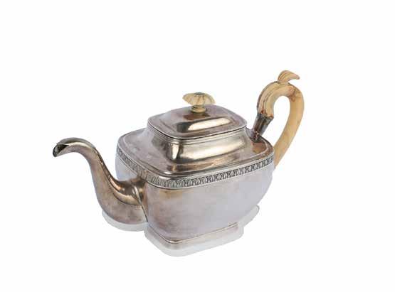 202 Dzbanek empirowy Moskwa, 1829 r. srebro, pr. 84, w. 504 g, wys. 15 cm, dł.