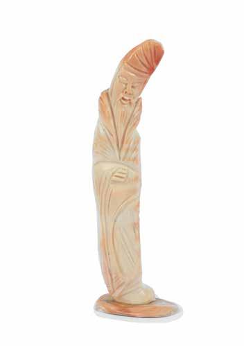 216 Figurka Mędrzec I poł. XX w. koral naturalny, w. 112 g, wys.