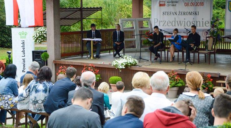 Oświaty Halina Drozd dyrektor departamentu edukacji, sportu i turystyki Urzędu Marszałkowskiego w Lublinie Paweł Pikula starosta lubelski wraz z pracownikami Antoni Skrabucha przewodniczący Rady