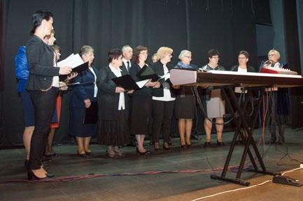 Tradycyjnie już obrady otworzył Grzegorz Szacoń przewodniczący Rady Miejskiej w Bychawie, który powitał zgromadzonych na sali gości.